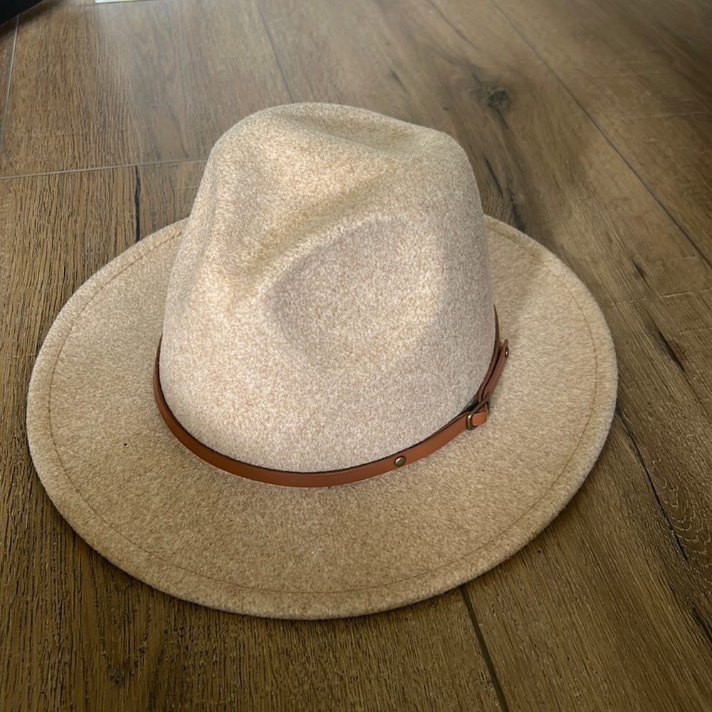 Hard brim felt/belted fedora hat NWOT
